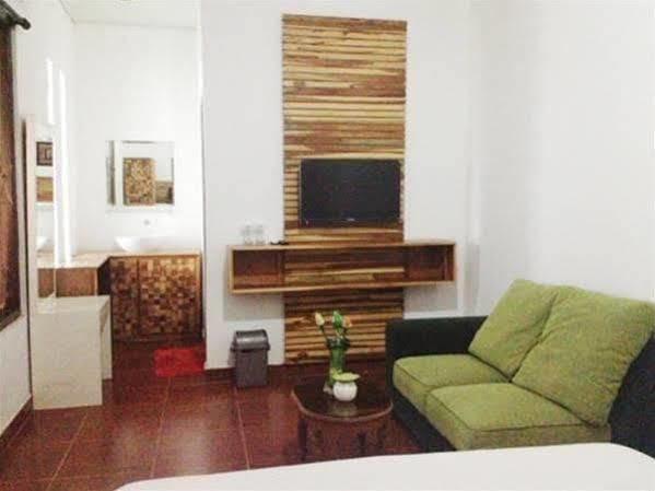 Puri Minggiran Guesthouse Yogya Jogjakarta Buitenkant foto
