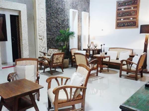 Puri Minggiran Guesthouse Yogya Jogjakarta Buitenkant foto