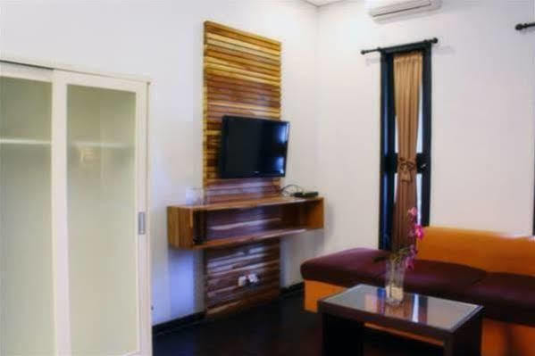 Puri Minggiran Guesthouse Yogya Jogjakarta Buitenkant foto