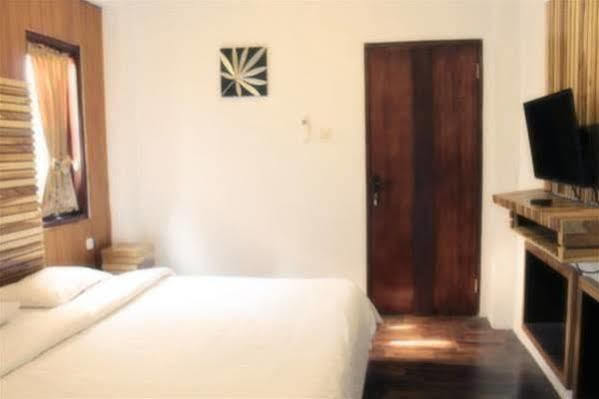 Puri Minggiran Guesthouse Yogya Jogjakarta Buitenkant foto